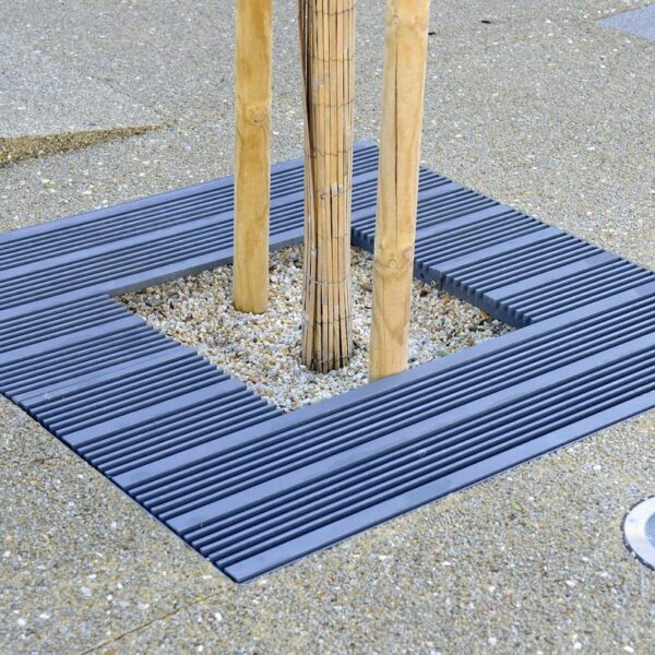 Grille d'arbre Cérès - Acier